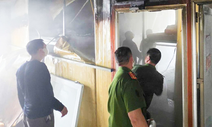 Ch&aacute;y tầng 5 nh&agrave; nghỉ, 95 kh&aacute;ch nước ngo&agrave;i tho&aacute;t nạn- Ảnh 2.