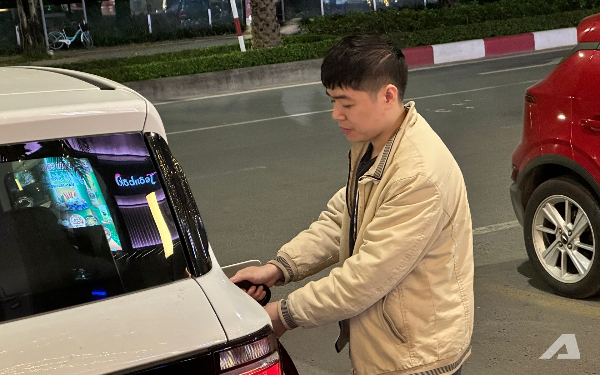 Mua VinFast VF 3 rồi bỏ phủ bụi chiếc Kia Cerato gắn b&oacute; 6 năm, chủ xe chia sẻ: &lsquo;Đỡ stress sau giờ l&agrave;m&rsquo;- Ảnh 4.