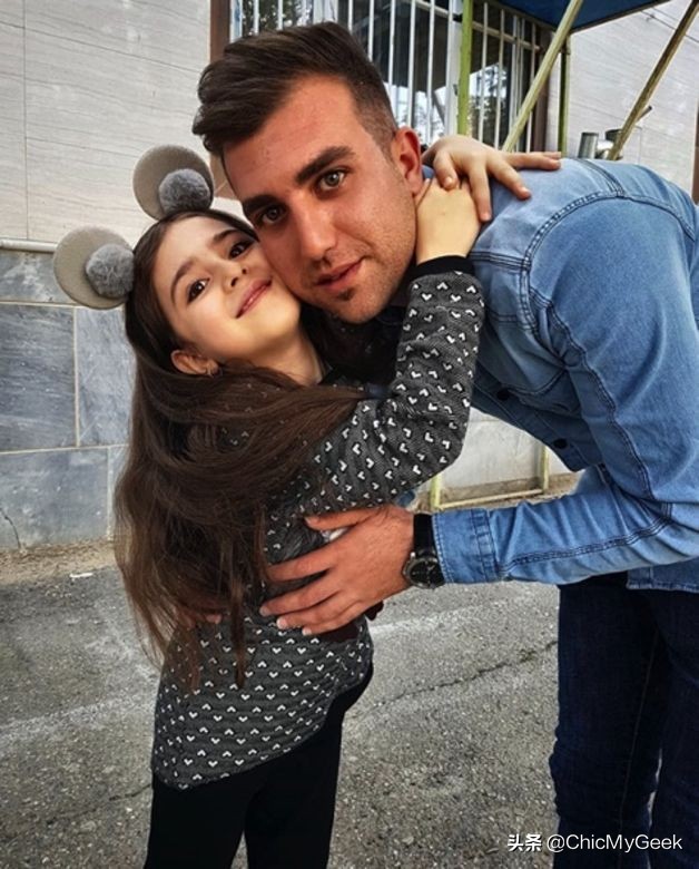 16 năm sau của b&eacute; g&aacute;i đẹp đến mức bố đ&atilde; nghỉ việc để l&agrave;m vệ sĩ ri&ecirc;ng- Ảnh 6.