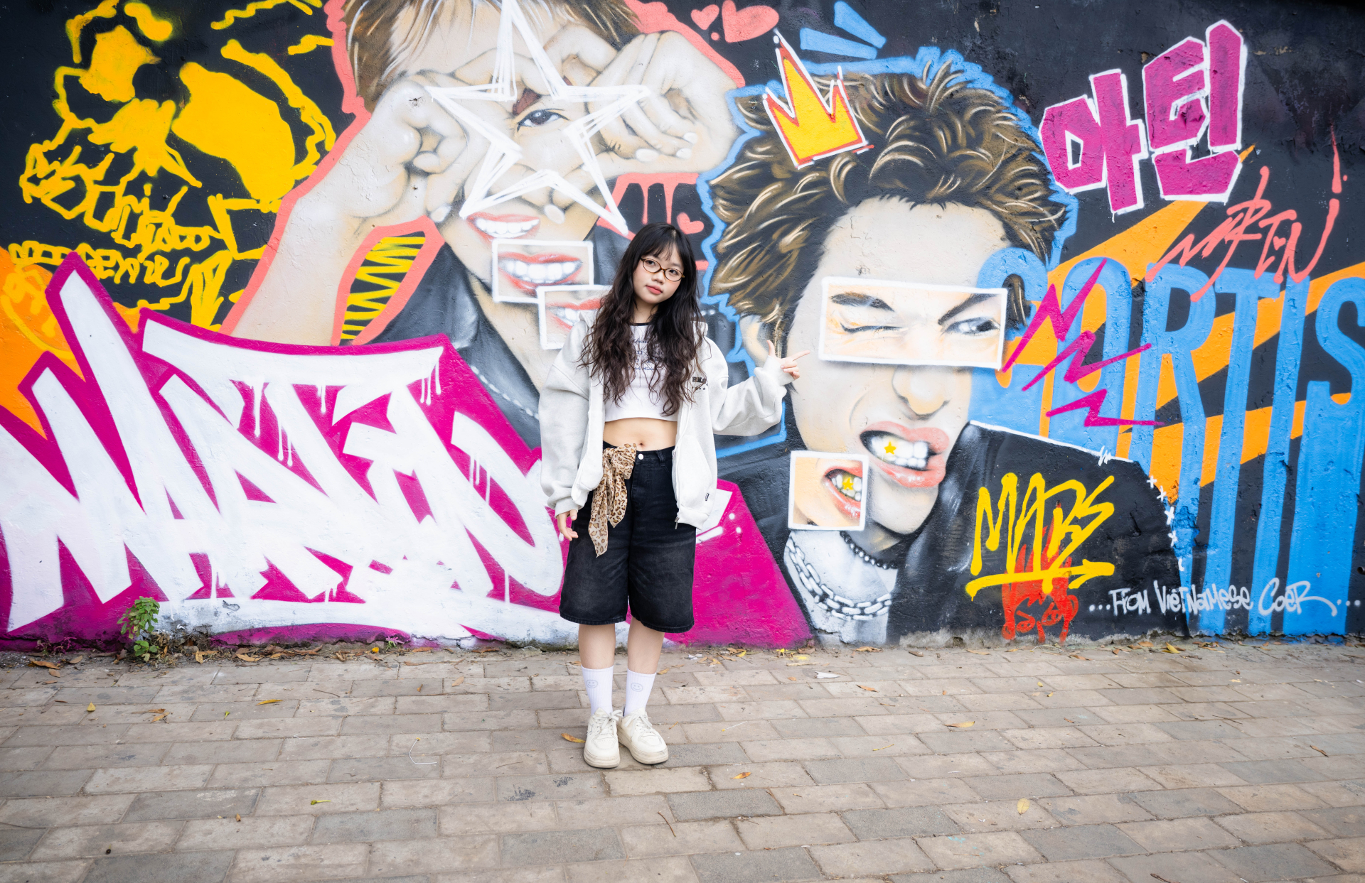 Xuất hiện bức tường vẽ nam thần 1m9 cực xịn giữa H&agrave; Nội, chiều n&agrave;o cũng thấy k&iacute;n đặc n&agrave;ng thơ- Ảnh 8.