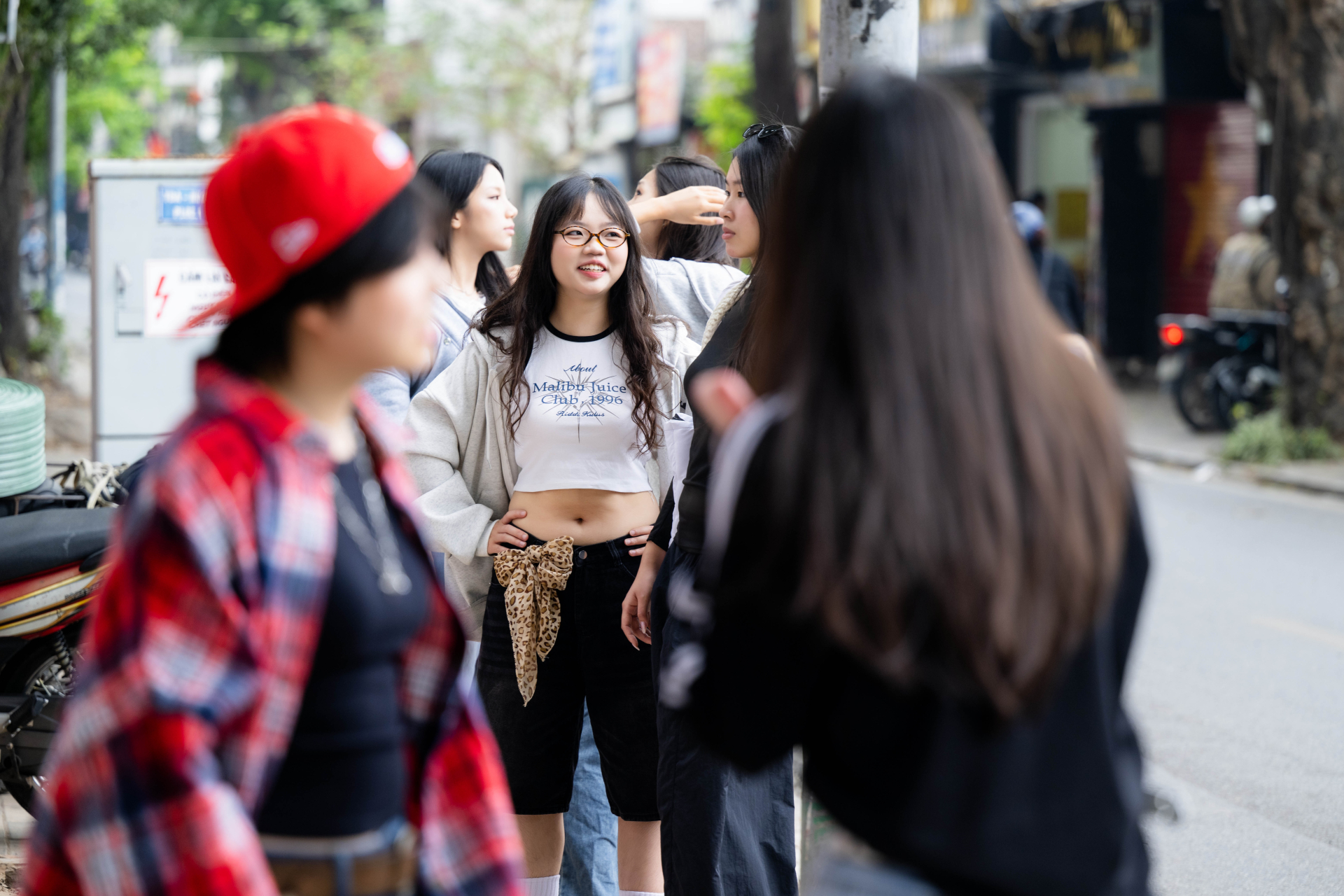 Xuất hiện bức tường vẽ nam thần 1m9 cực xịn giữa H&agrave; Nội, chiều n&agrave;o cũng thấy k&iacute;n đặc n&agrave;ng thơ- Ảnh 6.