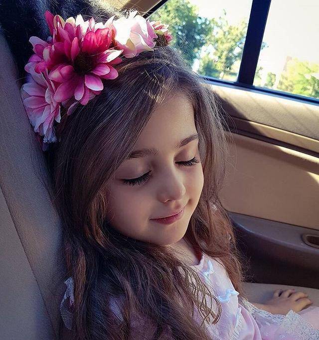 16 năm sau của b&eacute; g&aacute;i đẹp đến mức bố đ&atilde; nghỉ việc để l&agrave;m vệ sĩ ri&ecirc;ng- Ảnh 2.