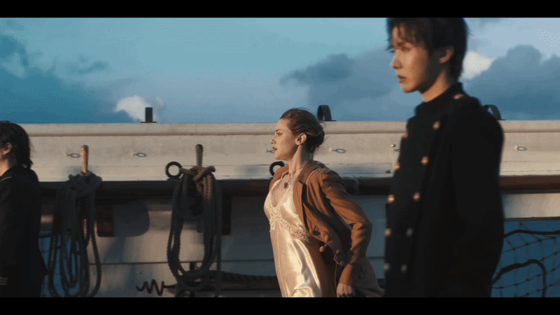 C&ocirc; g&aacute;i đ&oacute;ng MV comeback của BTS: 