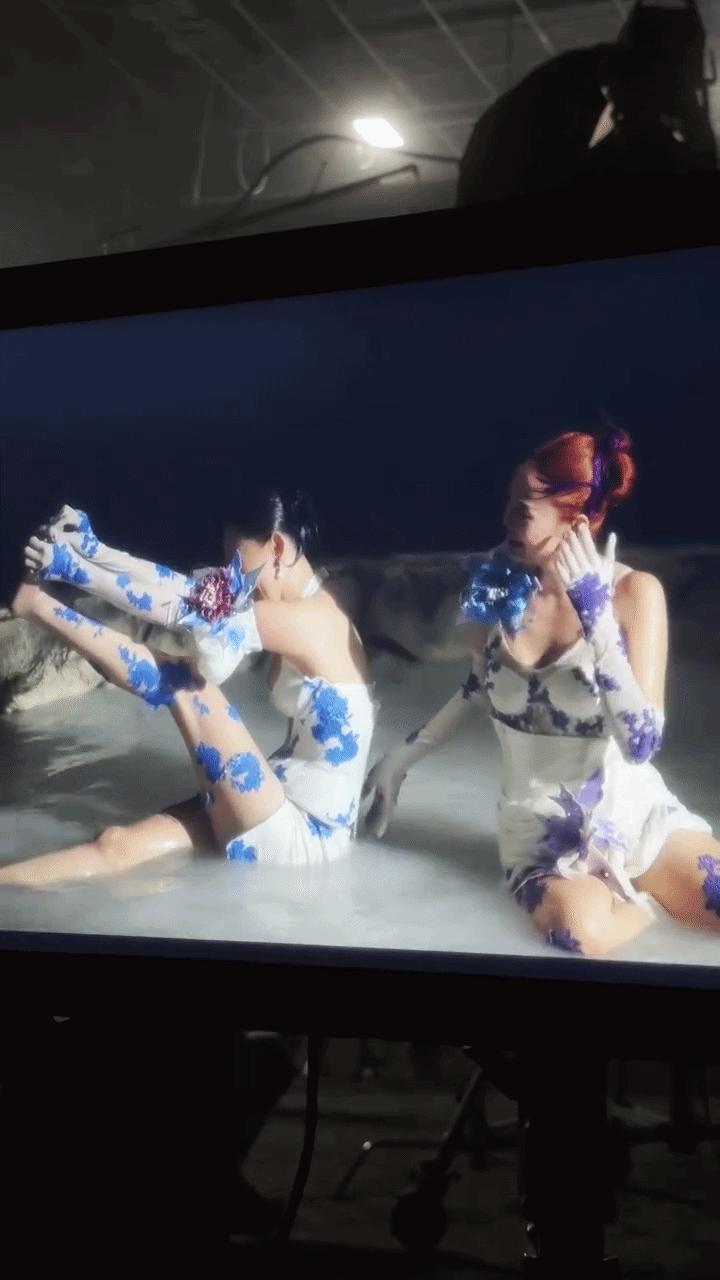 Minh Hằng v&agrave; T&oacute;c Ti&ecirc;n đang l&agrave;m chuyện g&igrave; vậy?- Ảnh 2.