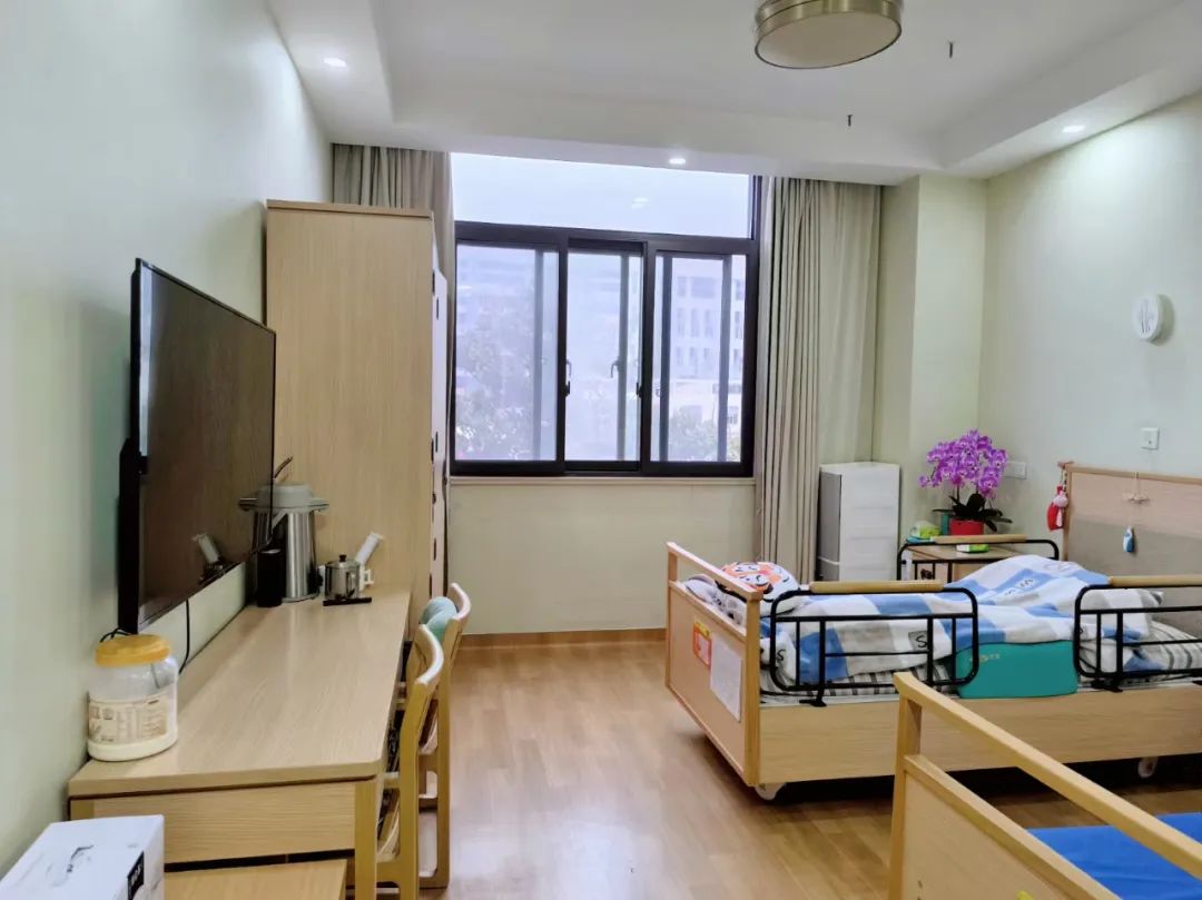 Xuất hiện viện dưỡng l&atilde;o &ldquo;b&aacute;n tr&uacute;&rdquo; cho người cao tuổi ở từ thứ 2 đến thứ 6, cuối tuần về nh&agrave;: Từ 600.000 đồng/ng&agrave;y, "xịn như kh&aacute;ch sạn"- Ảnh 4.