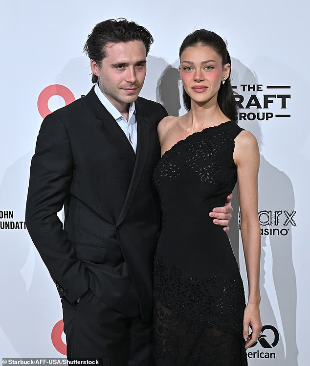 Th&aacute;i độ kh&aacute;c biệt 180 độ của David Beckham khi ở gần con trai cả &ldquo;bất hiếu&rdquo; v&agrave; con trai thứ ba kh&eacute;o nịnh- Ảnh 4.