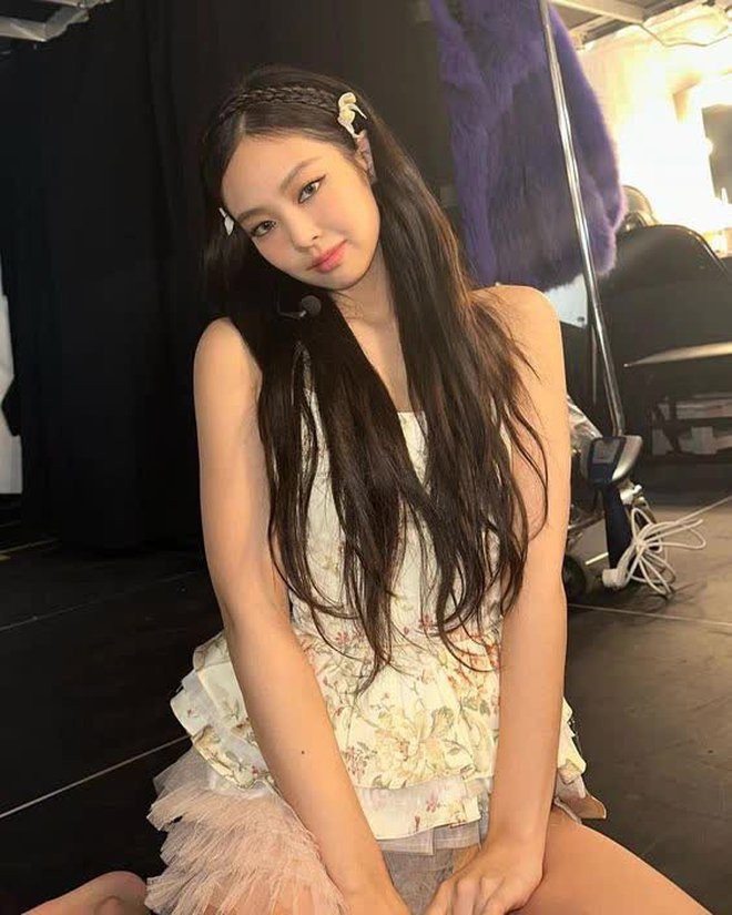 Mỹ nh&acirc;n thấp b&eacute; nhưng mặc g&igrave; cũng tạo trend, g&aacute;i xinh to&agrave;n cầu rủ nhau copy paste- Ảnh 15.