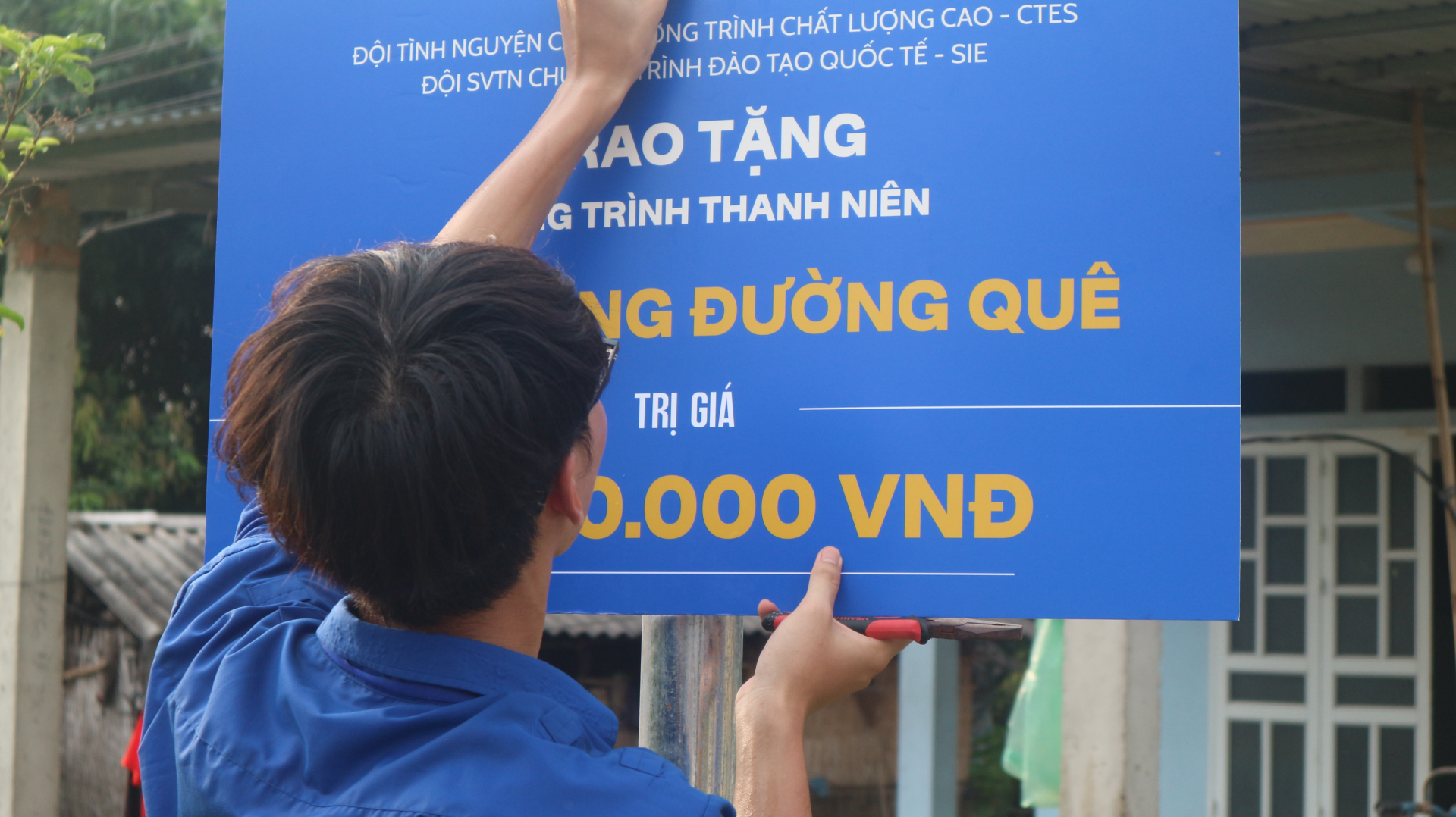 Bị chụp l&eacute;n rồi lan truyền với c&acirc;u chuyện "đi b&aacute;n b&oacute;ng bay để kiếm tiền nu&ocirc;i em", sinh vi&ecirc;n B&aacute;ch khoa H&agrave; Nội l&ecirc;n tiếng- Ảnh 12.