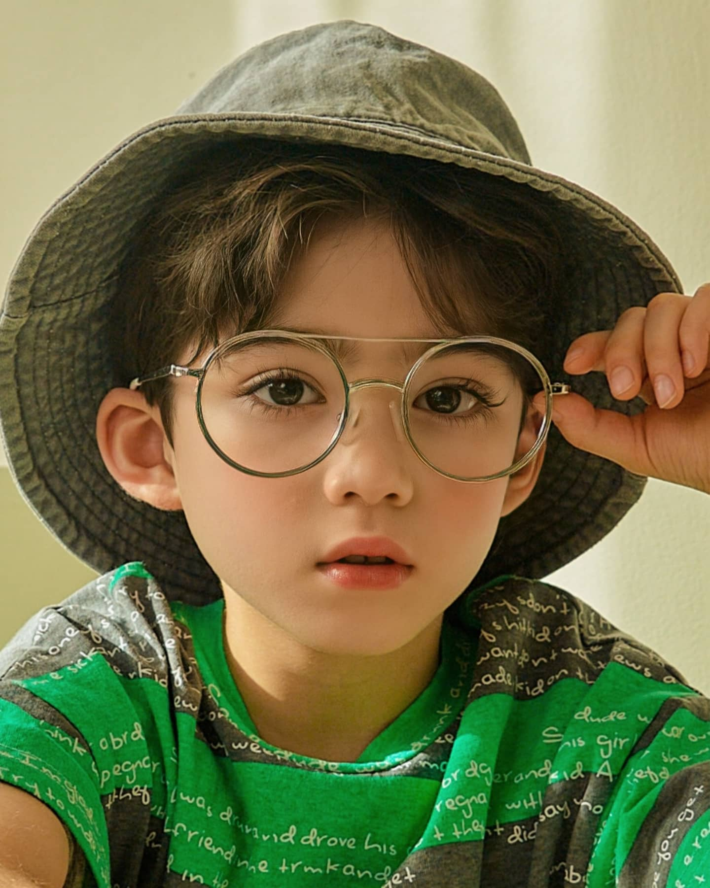 B&eacute; trai nổi tiếng to&agrave;n cầu v&igrave; đ&ocirc;i mắt đẹp như tranh vẽ giờ ra sao?- Ảnh 2.