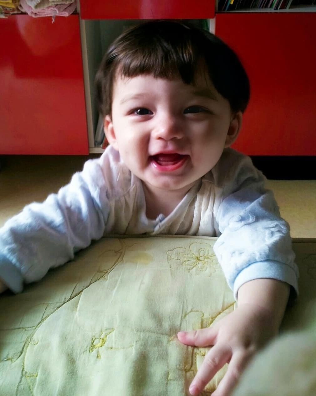 B&eacute; trai nổi tiếng to&agrave;n cầu v&igrave; đ&ocirc;i mắt đẹp như tranh vẽ giờ ra sao?- Ảnh 14.