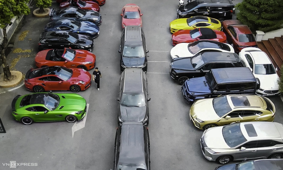 Cận cảnh khối t&agrave;i sản g&acirc;y cho&aacute;ng của Mr Pips: 41 &ocirc; t&ocirc; hạng sang, 45 sổ đỏ, hơn 1.000 miếng v&agrave;ng,... bị k&ecirc; bi&ecirc;n- Ảnh 7.