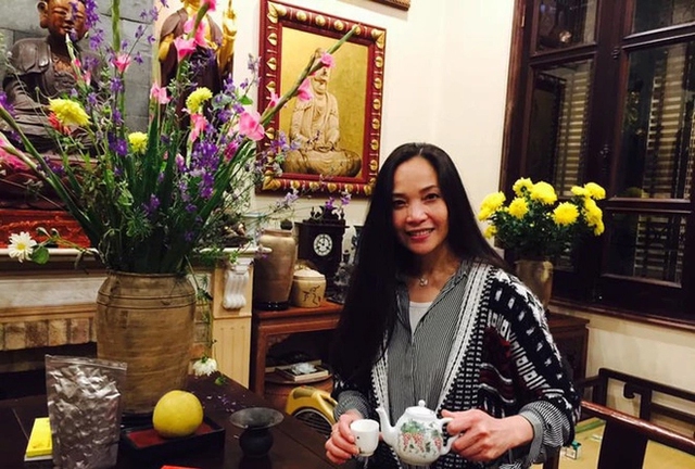 "Dương Lệ B&igrave;nh của Việt Nam" U60 vẫn tươi trẻ, d&aacute;ng thon da mịn, thừa nhận l&agrave;m việc n&agrave;y thường xuy&ecirc;n gi&uacute;p m&igrave;nh trẻ l&acirc;u- Ảnh 7.