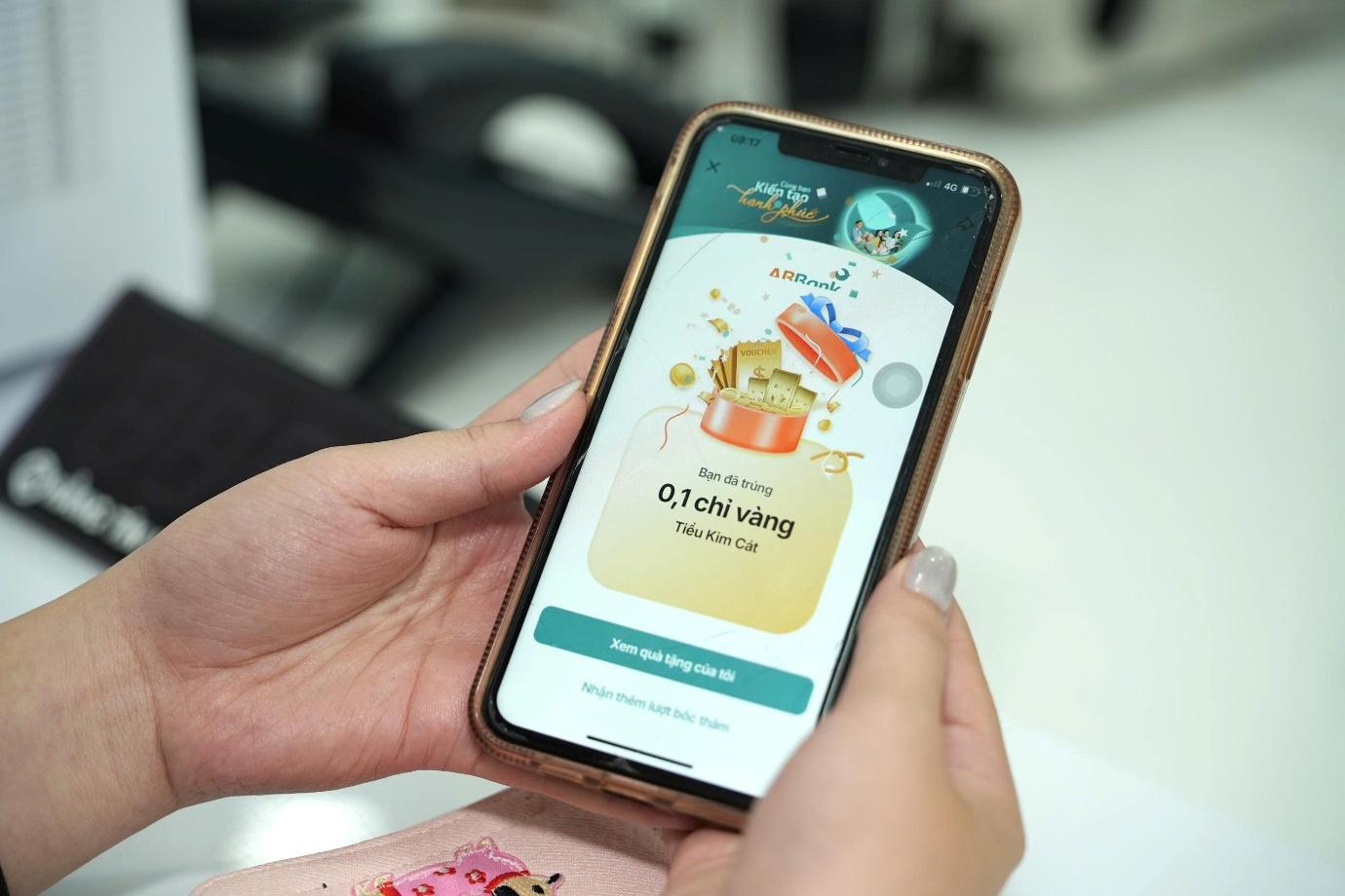 &ldquo;Đại tiệc Hạnh ph&uacute;c&rdquo; ABBank đổ bộ 20/3: Nh&acirc;n đ&ocirc;i cơ hội tr&uacute;ng v&agrave;ng 24k c&ugrave;ng &ldquo;mưa&rdquo; qu&agrave; tặng- Ảnh 2.