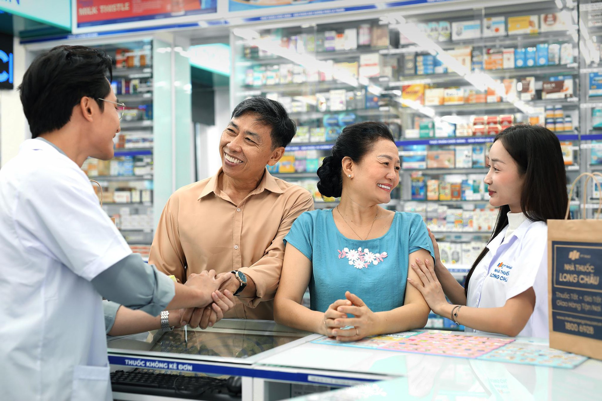 Biến động chuỗi cung ứng to&agrave;n cầu, Long Ch&acirc;u kh&ocirc;ng tăng gi&aacute; thuốc, miễn ph&iacute; giao thuốc tận nh&agrave;- Ảnh 2.