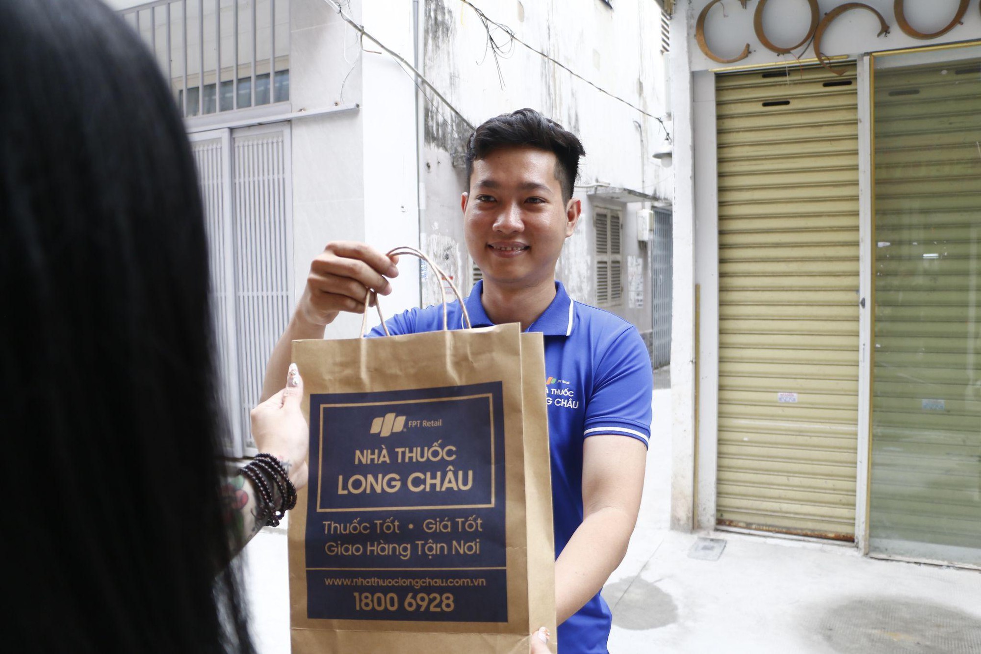 Biến động chuỗi cung ứng to&agrave;n cầu, Long Ch&acirc;u kh&ocirc;ng tăng gi&aacute; thuốc, miễn ph&iacute; giao thuốc tận nh&agrave;- Ảnh 3.