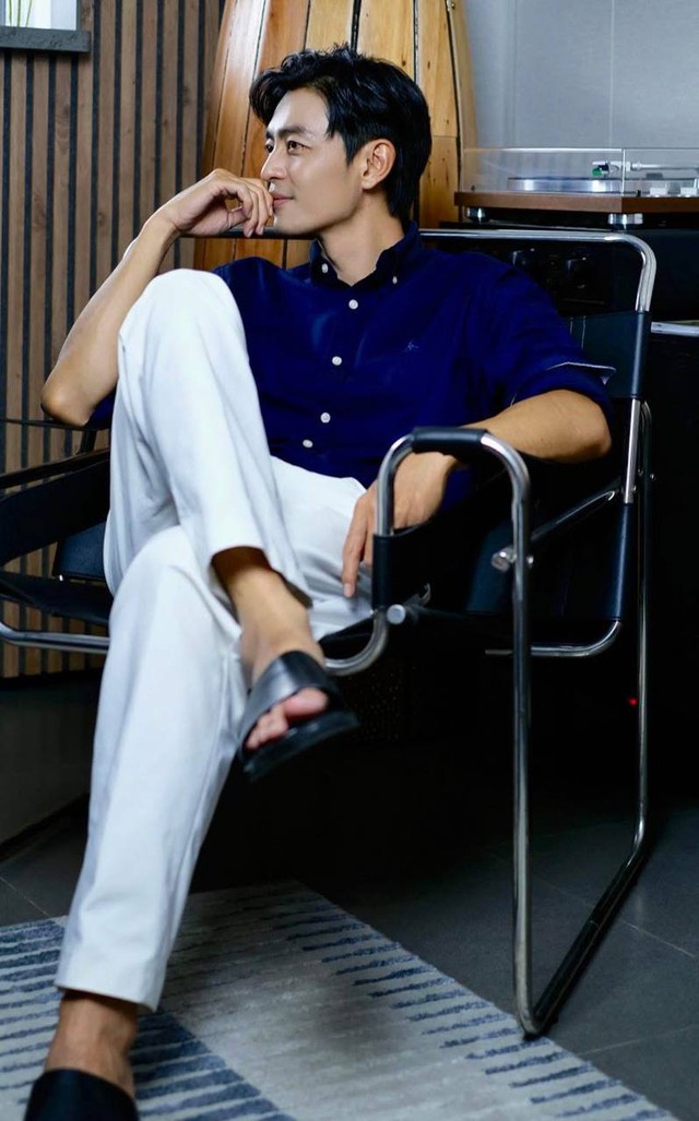 Nam thần &ldquo;c&oacute; tuổi&rdquo; l&agrave; cực phẩm khiến Quốc Trường phải r&eacute;n, clip mặc sơ mi trắng h&uacute;t ngay 2 triệu lượt xem- Ảnh 9.