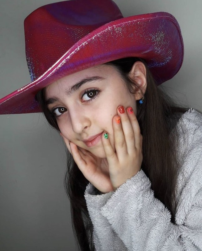 16 năm sau của b&eacute; g&aacute;i đẹp đến mức bố đ&atilde; nghỉ việc để l&agrave;m vệ sĩ ri&ecirc;ng- Ảnh 9.