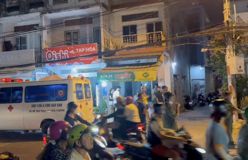 Ph&aacute;t hiện thanh ni&ecirc;n treo cổ tử vong tại nh&agrave; ở TPHCM- Ảnh 1.