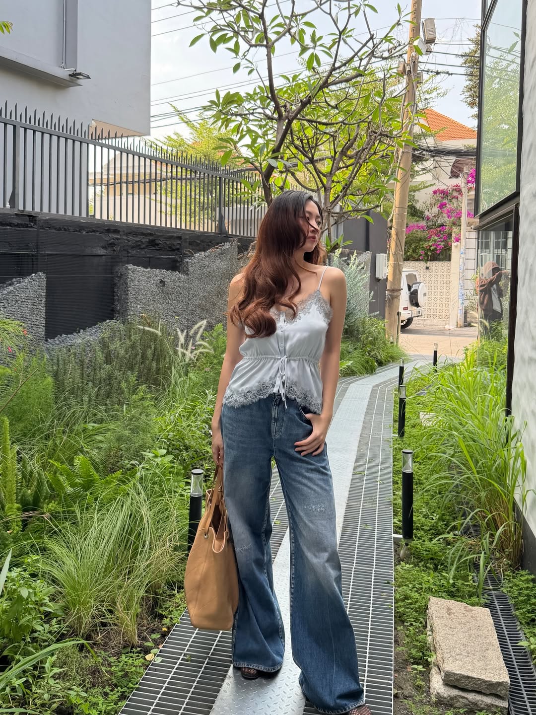 Lương Th&ugrave;y Linh, Tiểu Vy, Thi&ecirc;n &Acirc;n m&ecirc; t&iacute;t đồ lụa: M&aacute;t mẻ, sang chảnh lại rất l&uacute;ng liếng, diện m&ugrave;a h&egrave; over hợp- Ảnh 2.