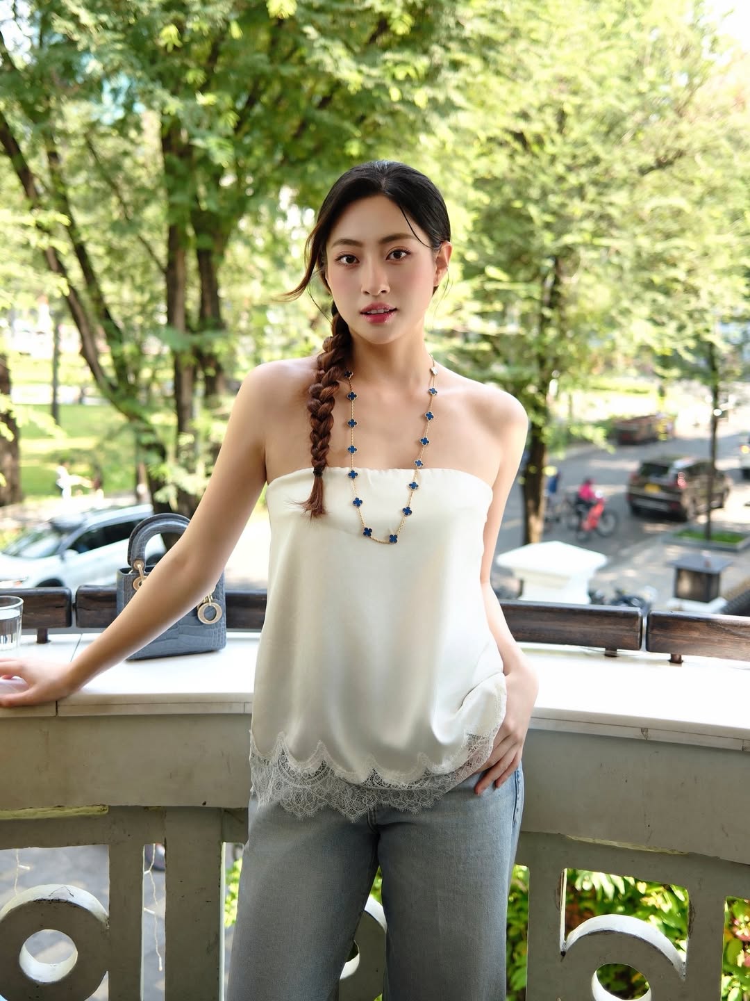 Lương Th&ugrave;y Linh, Tiểu Vy, Thi&ecirc;n &Acirc;n m&ecirc; t&iacute;t đồ lụa: M&aacute;t mẻ, sang chảnh lại rất l&uacute;ng liếng, diện m&ugrave;a h&egrave; over hợp- Ảnh 1.