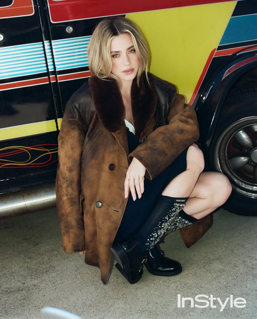 C&ocirc; g&aacute;i đ&oacute;ng MV comeback của BTS: 