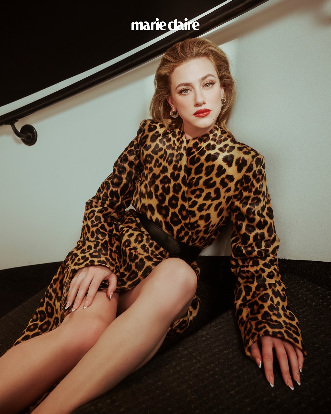 C&ocirc; g&aacute;i đ&oacute;ng MV comeback của BTS: 