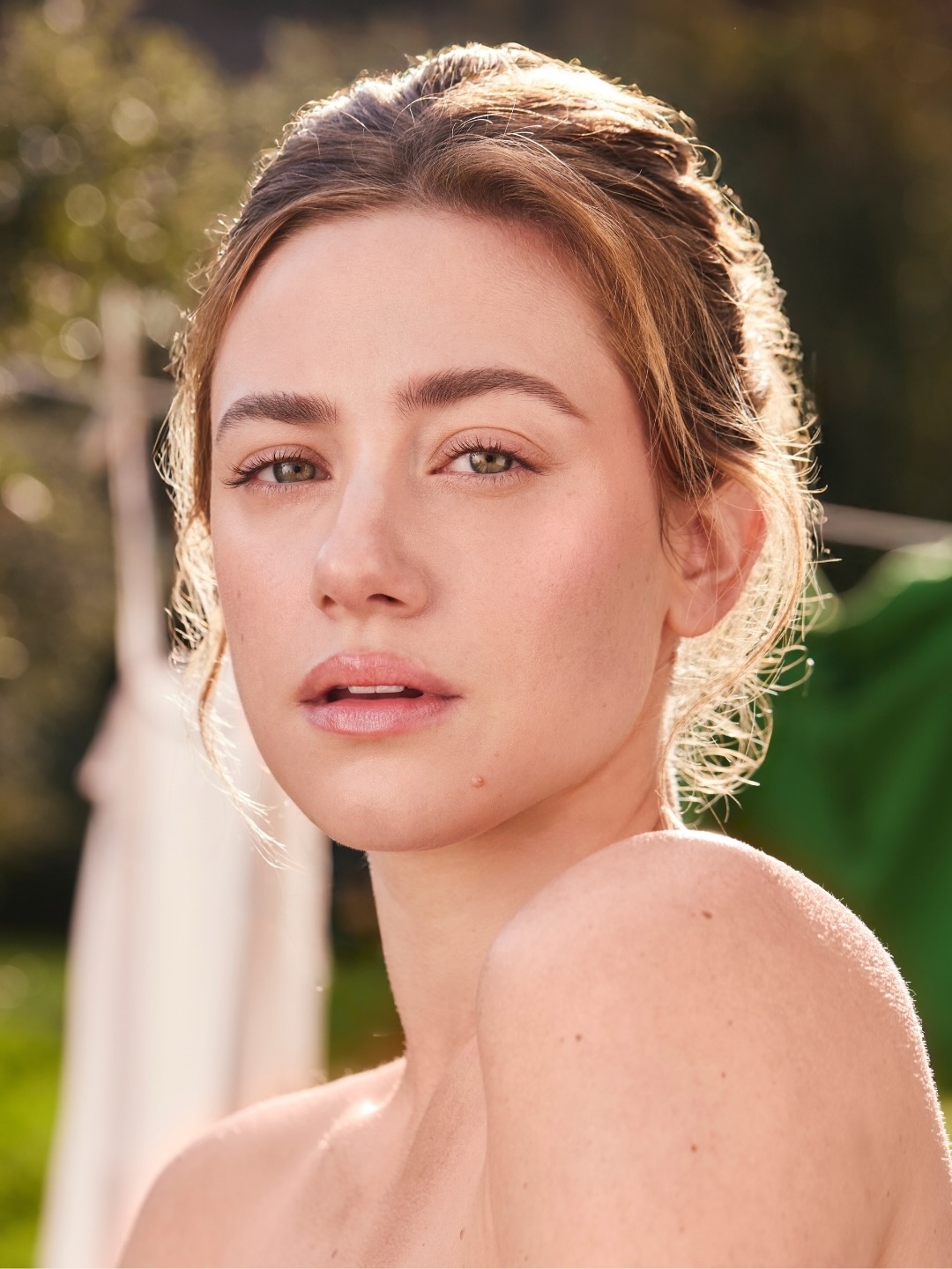 C&ocirc; g&aacute;i đ&oacute;ng MV comeback của BTS: 