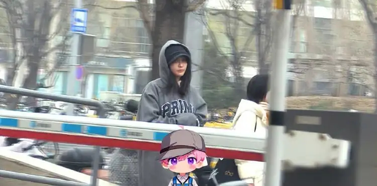 Hoảng hốt kh&ocirc;ng nhận ra trai đẹp gen Z sau khi c&oacute; con với nữ đại gia 1 đời chồng- Ảnh 1.