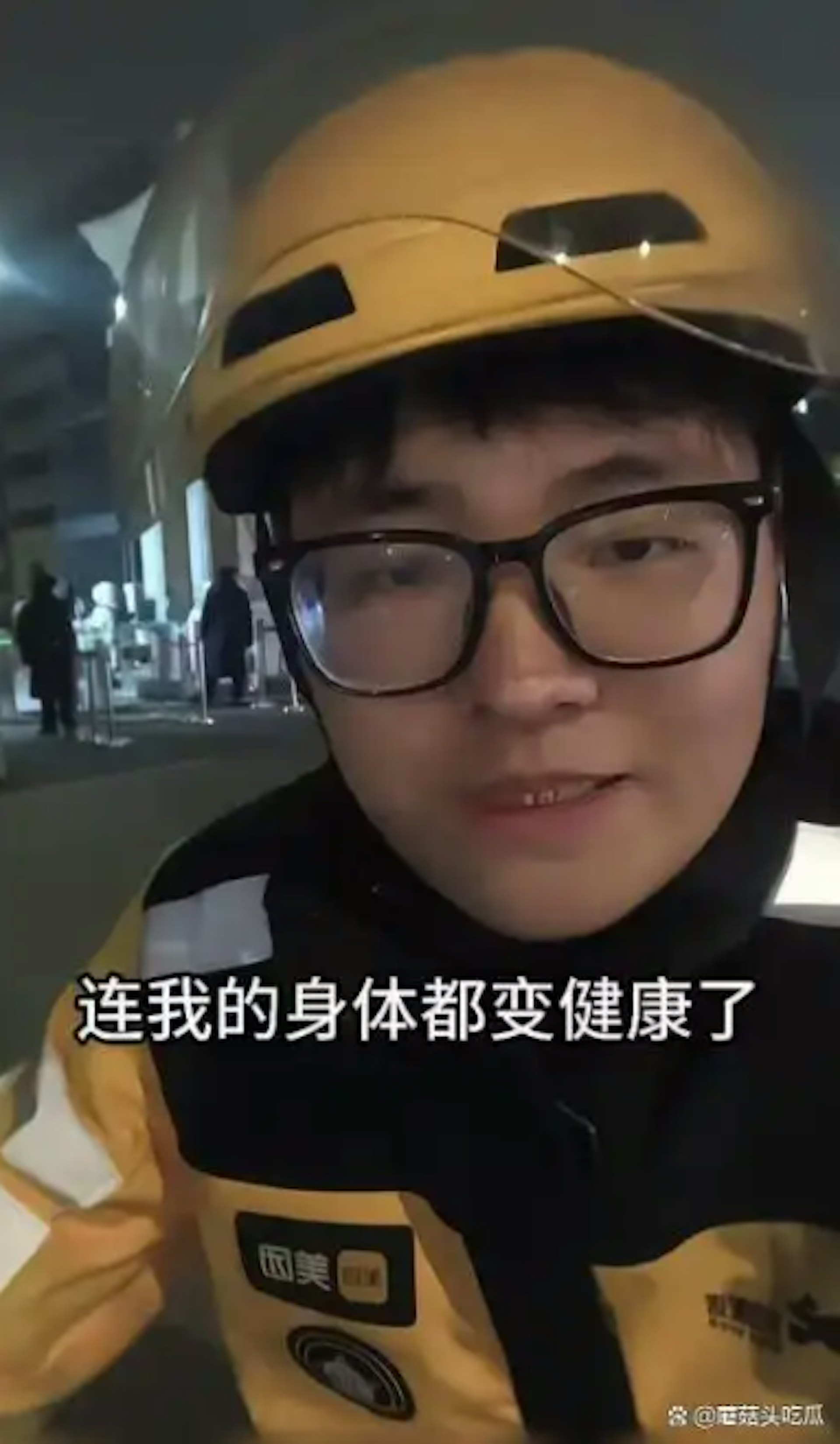 Ph&aacute;t hiện một thủ khoa to&agrave;n tỉnh, tốt nghiệp Bắc Đại đi l&agrave;m shipper, c&ocirc;ng ty giao đồ ăn phải l&ecirc;n tiếng khẩn- Ảnh 1.