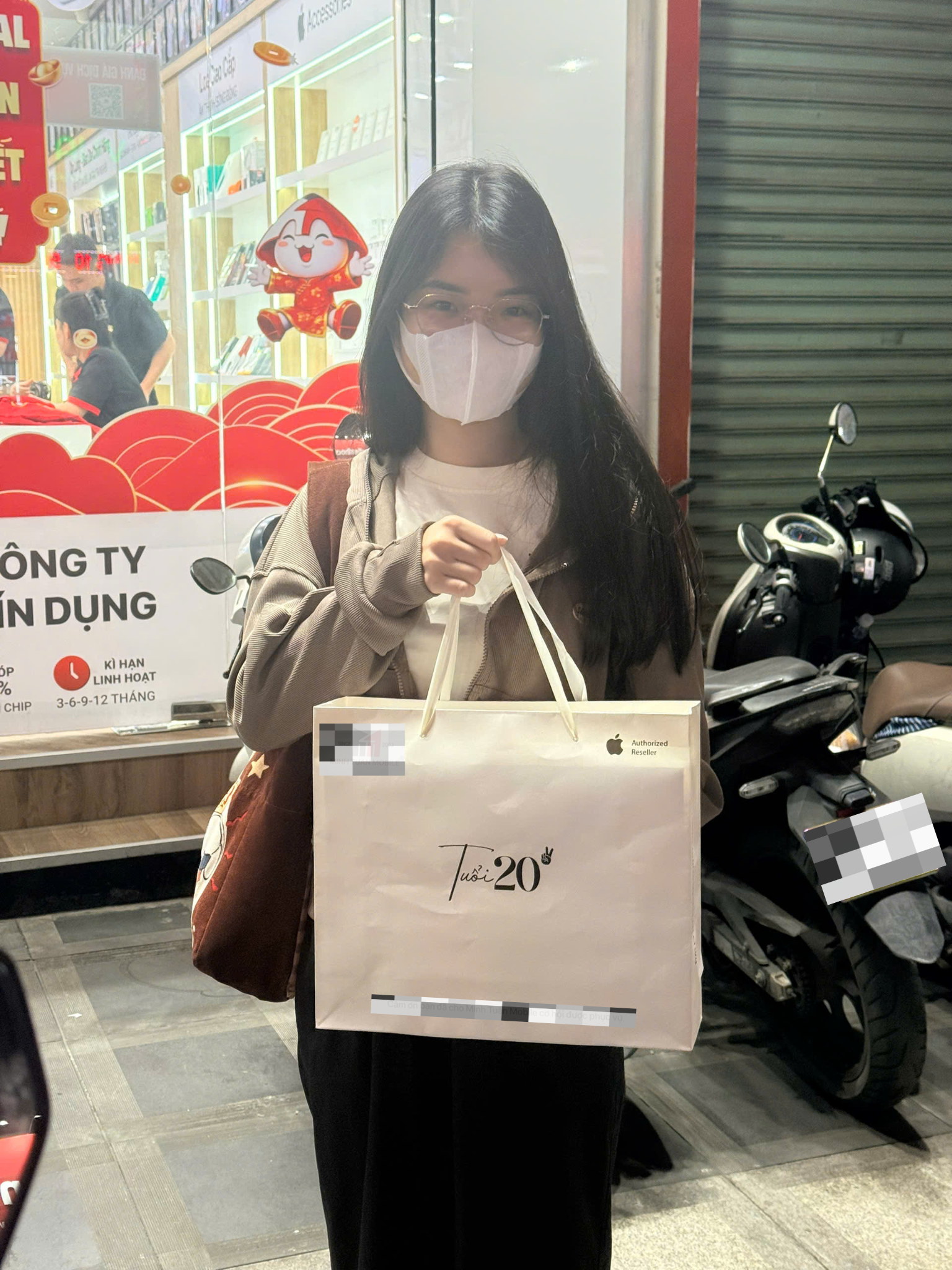 Mua điện thoại 19 triệu khi chỉ c&oacute; 2 triệu, "chốt" laptop 21 triệu khi t&agrave;i khoản c&ograve;n 5 triệu: C&aacute;ch c&ocirc; g&aacute;i 21 tuổi c&agrave;ng ti&ecirc;u c&agrave;ng lời- Ảnh 3.