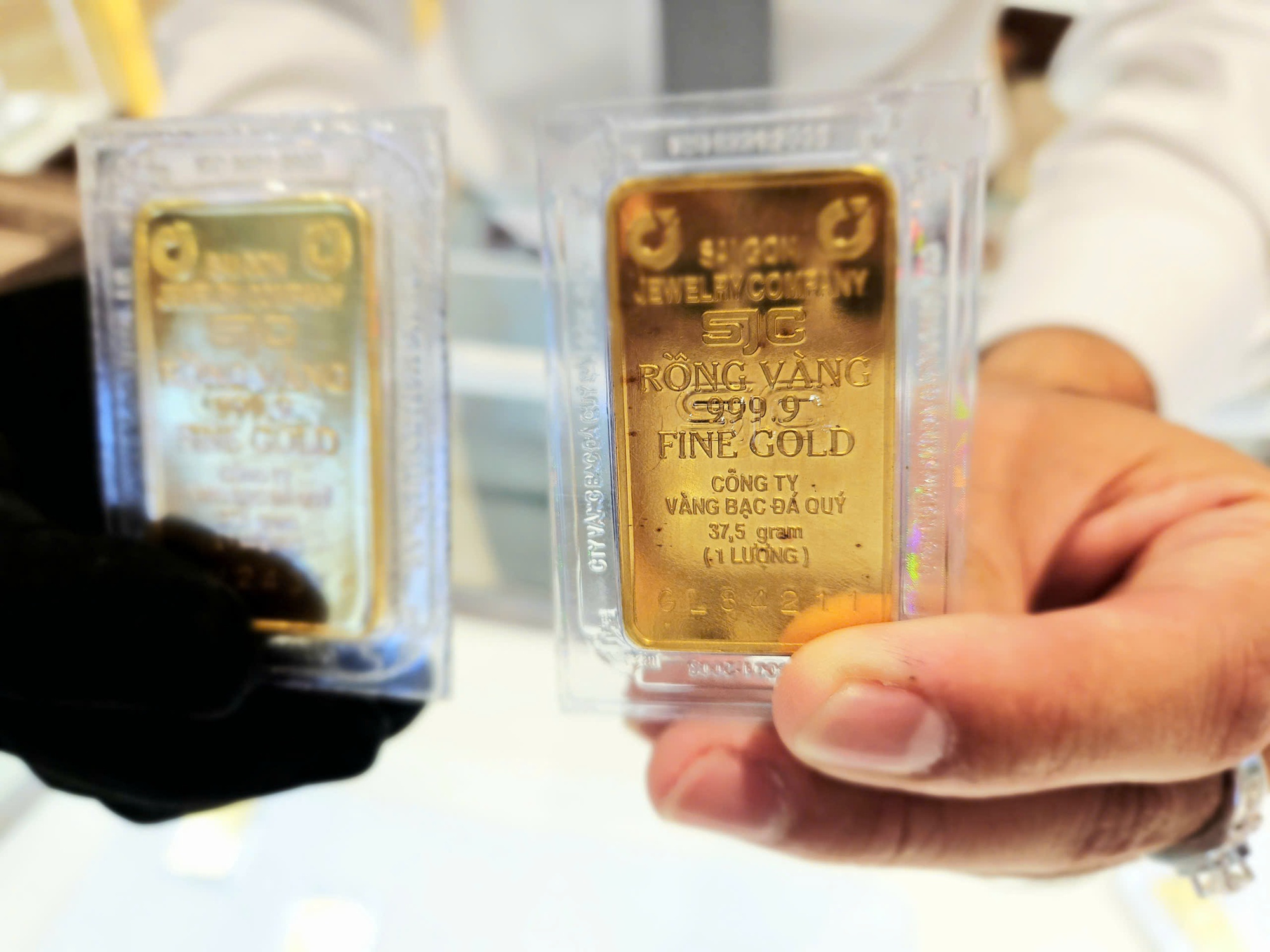 Nh&agrave; đầu tư kể chuyện mất nửa tỉ v&igrave; v&agrave;ng, bạc quay đầu- Ảnh 1.