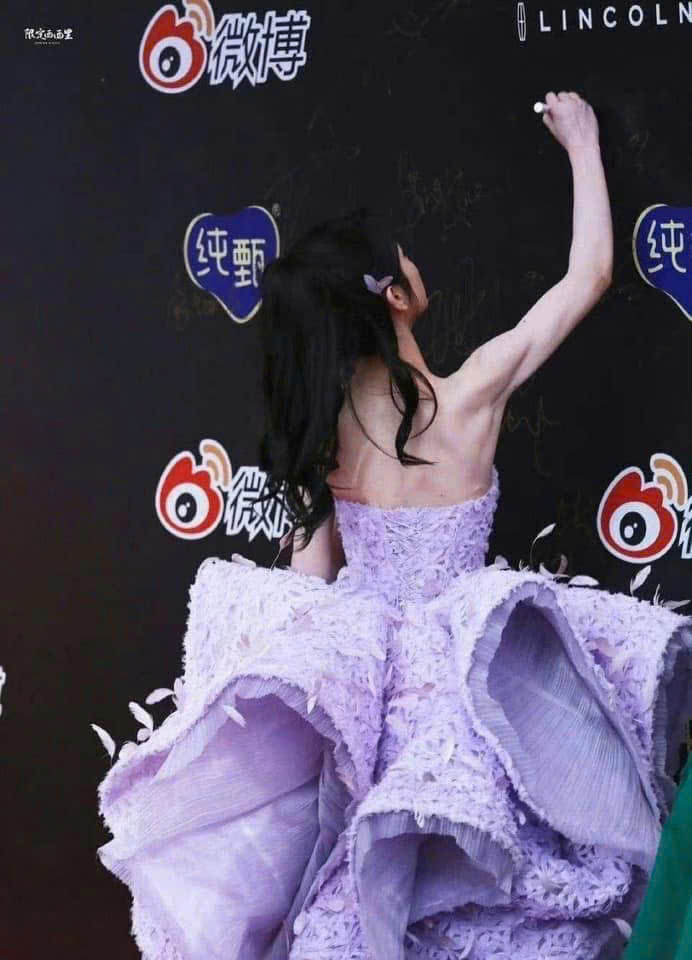 Nữ thần phim cổ trang sở hữu gương mặt ng&acirc;y thơ nhưng body bốc lửa, hễ bước đi l&agrave; c&oacute; clip viral- Ảnh 10.