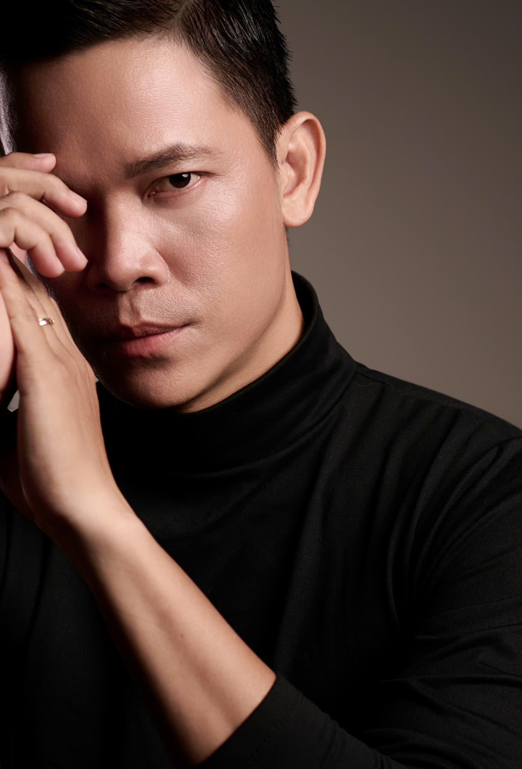 Nam diễn viên Việt duy nhất đóng 5 phim trăm tỷ trong 1 năm, diễn hay miễn bàn nhưng nhìn mặt là rén liền- Ảnh 1. Nam diễn viên Việt duy nhất đóng 5 phim trăm tỷ trong 1 năm, diễn hay miễn bàn nhưng nhìn mặt là rén liền- Ảnh 1.