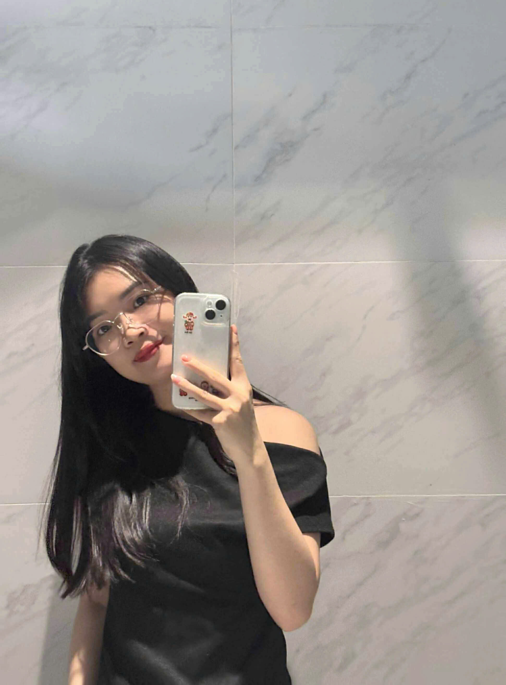 Mua điện thoại 19 triệu khi chỉ c&oacute; 2 triệu, "chốt" laptop 21 triệu khi t&agrave;i khoản c&ograve;n 5 triệu: C&aacute;ch c&ocirc; g&aacute;i 21 tuổi c&agrave;ng ti&ecirc;u c&agrave;ng lời- Ảnh 1.