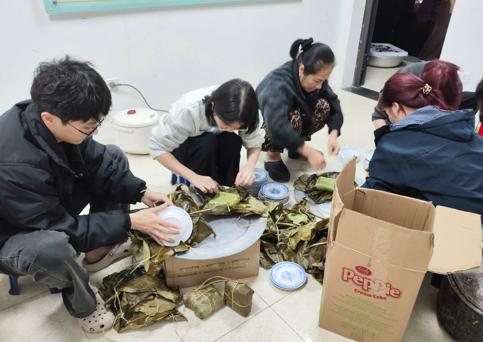 Bị chụp l&eacute;n rồi lan truyền với c&acirc;u chuyện "đi b&aacute;n b&oacute;ng bay để kiếm tiền nu&ocirc;i em", sinh vi&ecirc;n B&aacute;ch khoa H&agrave; Nội l&ecirc;n tiếng- Ảnh 6.