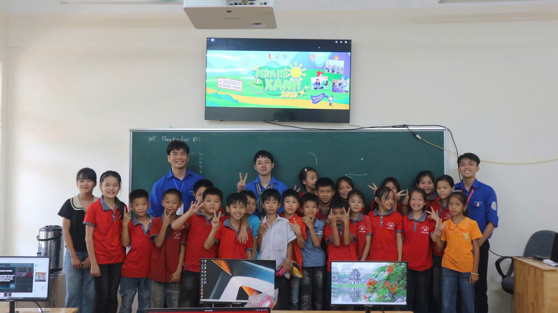 Bị chụp l&eacute;n rồi lan truyền với c&acirc;u chuyện "đi b&aacute;n b&oacute;ng bay để kiếm tiền nu&ocirc;i em", sinh vi&ecirc;n B&aacute;ch khoa H&agrave; Nội l&ecirc;n tiếng- Ảnh 9.