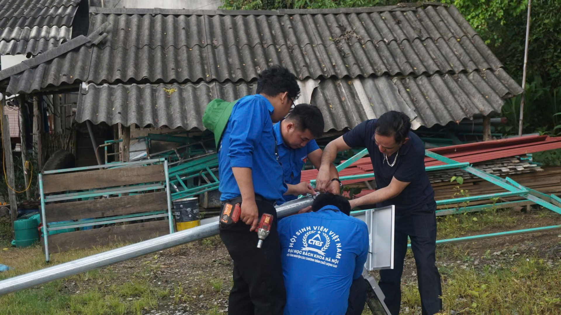 Bị chụp l&eacute;n rồi lan truyền với c&acirc;u chuyện "đi b&aacute;n b&oacute;ng bay để kiếm tiền nu&ocirc;i em", sinh vi&ecirc;n B&aacute;ch khoa H&agrave; Nội l&ecirc;n tiếng- Ảnh 8.