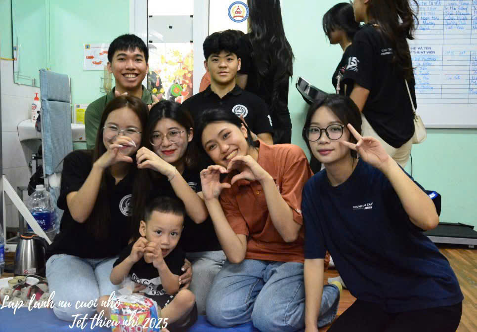 Bị chụp l&eacute;n rồi lan truyền với c&acirc;u chuyện "đi b&aacute;n b&oacute;ng bay để kiếm tiền nu&ocirc;i em", sinh vi&ecirc;n B&aacute;ch khoa H&agrave; Nội l&ecirc;n tiếng- Ảnh 7.