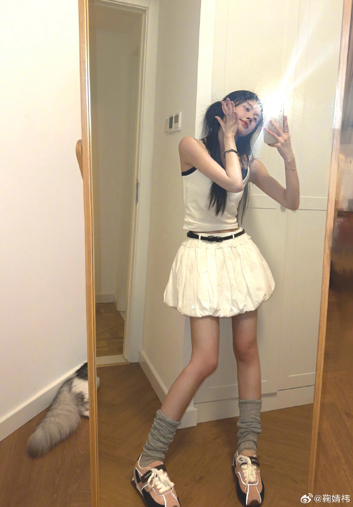 Mỹ nữ Cbiz l&ugrave;n tịt nhưng c&oacute; chi&ecirc;u hack chiều cao l&ecirc;n 1m70 trong 1 nốt nhạc- Ảnh 6.