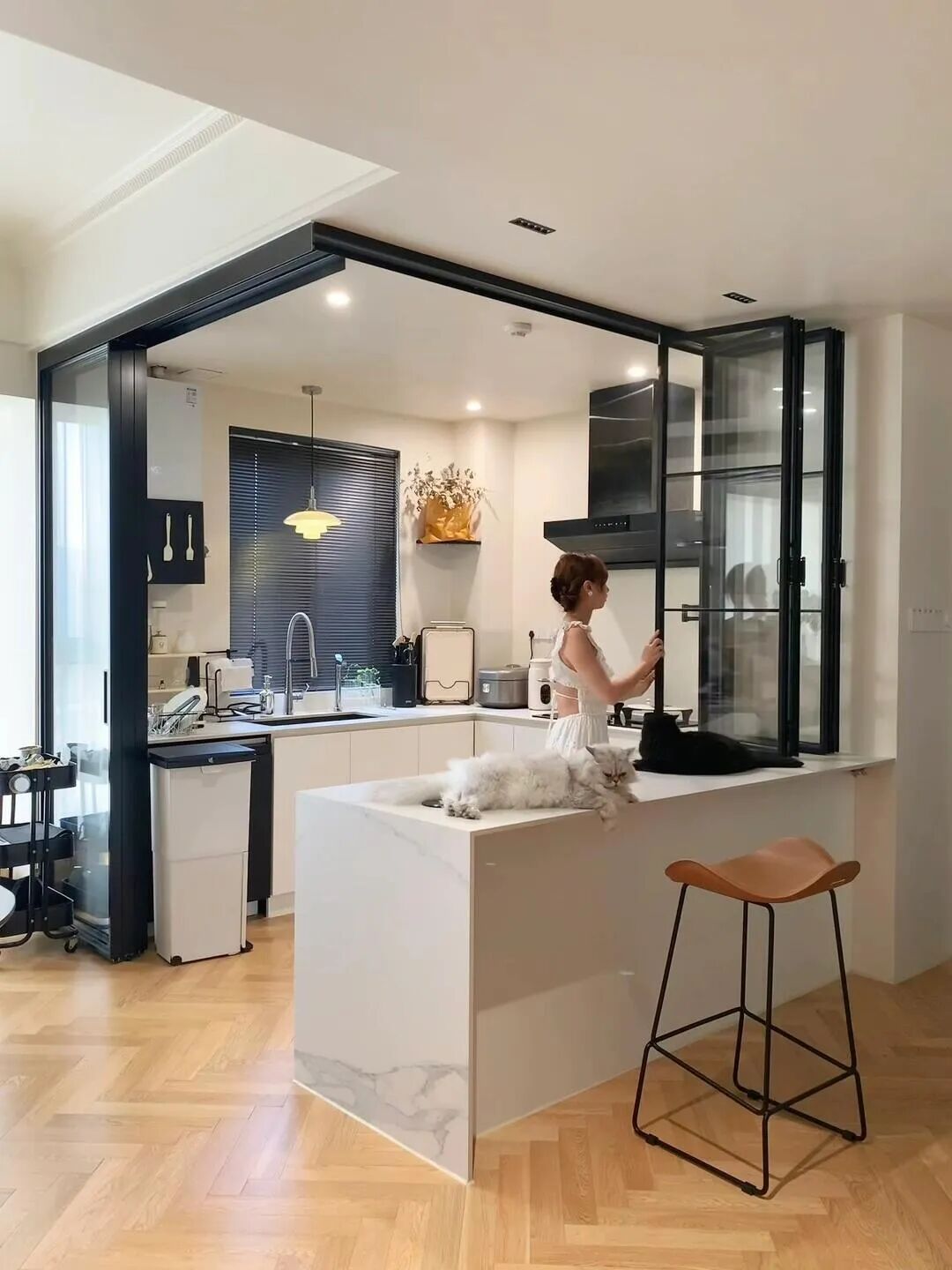 Chuyển về nh&agrave; mới 2 th&aacute;ng, t&ocirc;i mới hiểu: C&oacute; một kiểu mệt mỏi gọi l&agrave; &ldquo;nấu ăn t&ugrave;y tiện trong bếp&rdquo; v&agrave; 6 thiết kế đẹp nhưng bất tiện n&agrave;y l&agrave; nguy&ecirc;n nh&acirc;n- Ảnh 2.