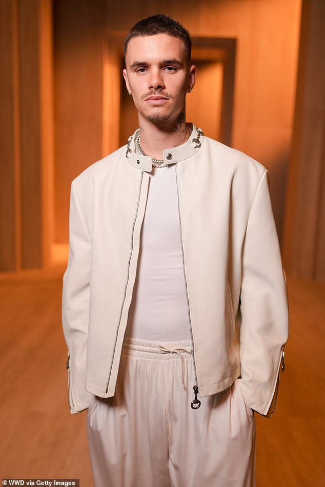 Căng thẳng: Romeo Beckham đáp trả chị dâu tỷ phú Nicola Peltz sau phát ngôn đụng chạm tự ái dòng họ!- Ảnh 1. Căng thẳng: Romeo Beckham đáp trả chị dâu tỷ phú Nicola Peltz sau phát ngôn đụng chạm tự ái dòng họ!- Ảnh 1.