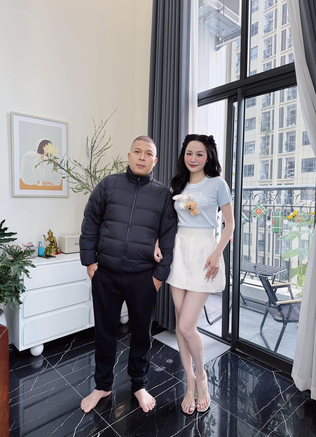 Tr&uacute;ng s&eacute;t &aacute;i t&igrave;nh, gi&aacute;m đốc Dược cưới vợ k&eacute;m 12 tuổi sau 2 th&aacute;ng hẹn h&ograve; v&agrave; biến cố 20 tỷ "ph&eacute;p thử h&ocirc;n nh&acirc;n"- Ảnh 2.