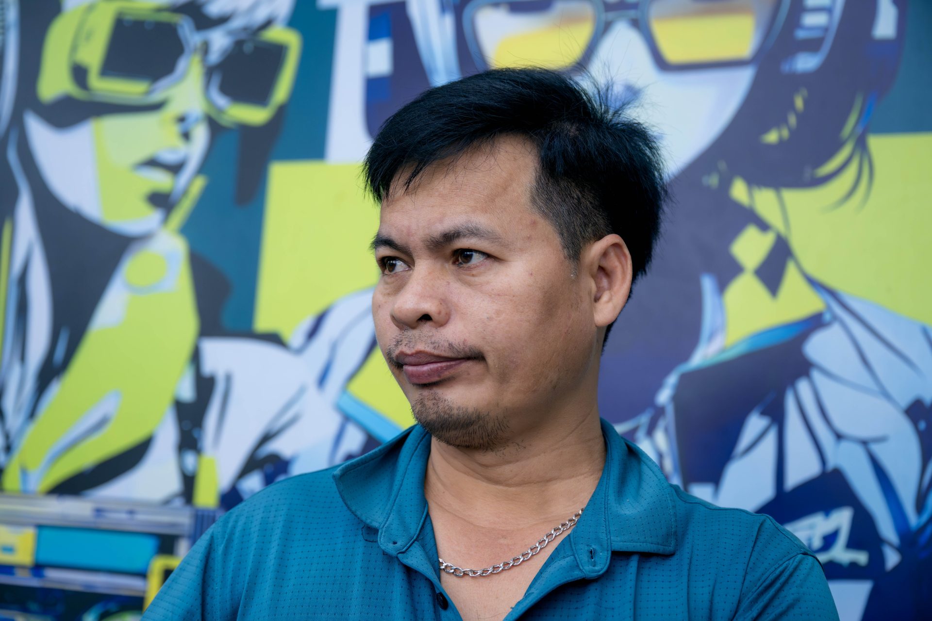 Clip: Đi t&igrave;m anh b&aacute;n b&ograve; b&iacute;a b&iacute; ẩn nhất Việt Nam, tiết lộ l&yacute; do mắt "đảo như lạc rang" khi b&aacute;n h&agrave;ng- Ảnh 5.