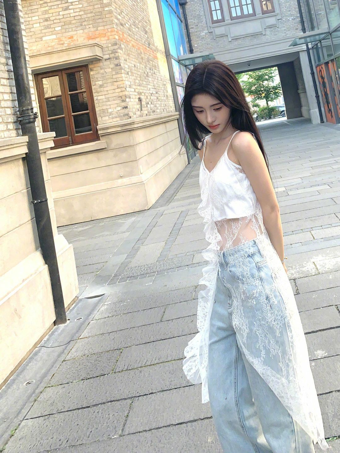 Mỹ nữ Cbiz l&ugrave;n tịt nhưng c&oacute; chi&ecirc;u hack chiều cao l&ecirc;n 1m70 trong 1 nốt nhạc- Ảnh 3.