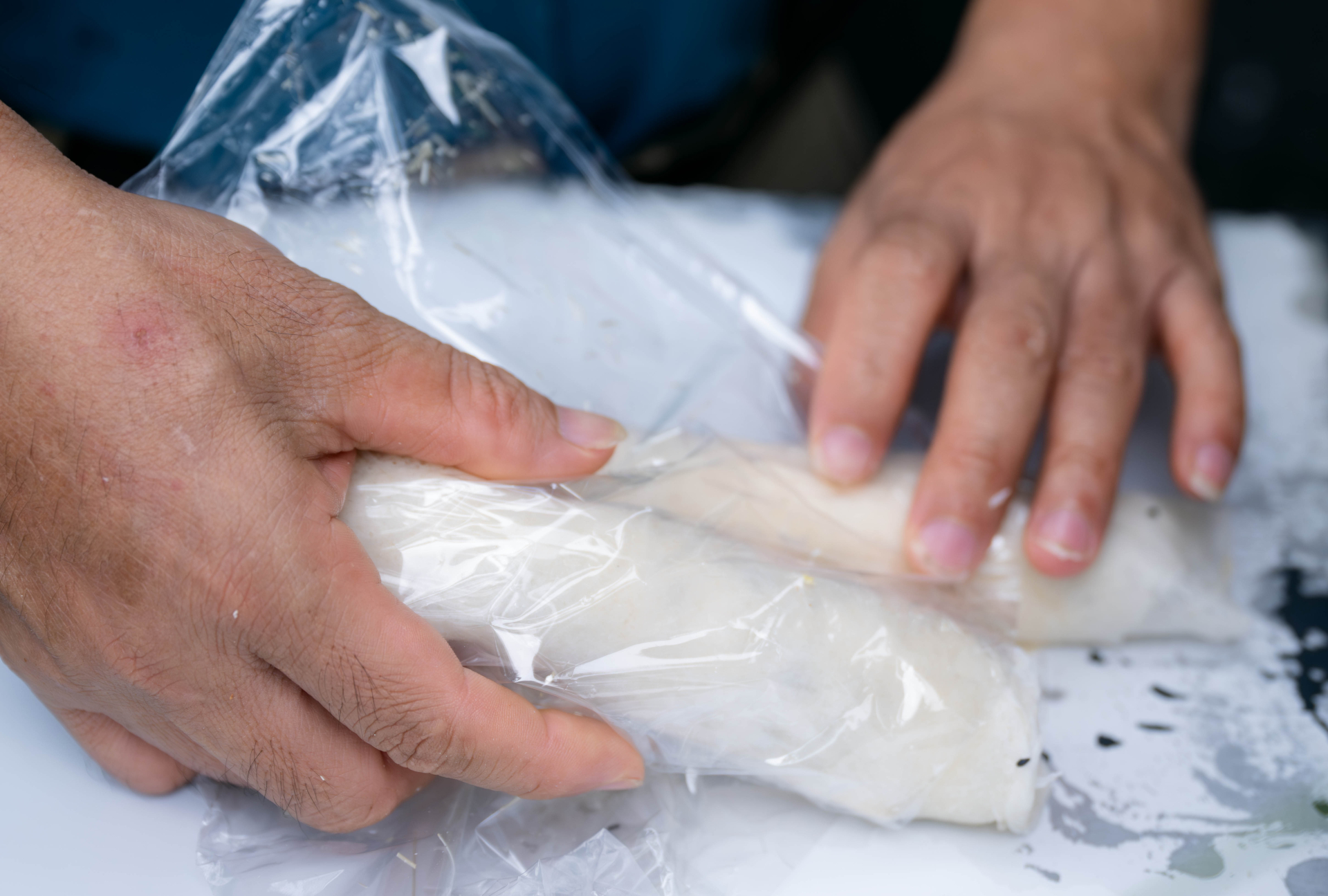 Clip: Đi t&igrave;m anh b&aacute;n b&ograve; b&iacute;a b&iacute; ẩn nhất Việt Nam, tiết lộ l&yacute; do mắt "đảo như lạc rang" khi b&aacute;n h&agrave;ng- Ảnh 9.