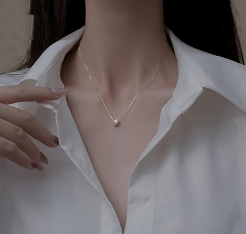 Khi phụ nữ đeo v&ograve;ng cổ, v&agrave;ng hay bạc tốt hơn?- Ảnh 2.