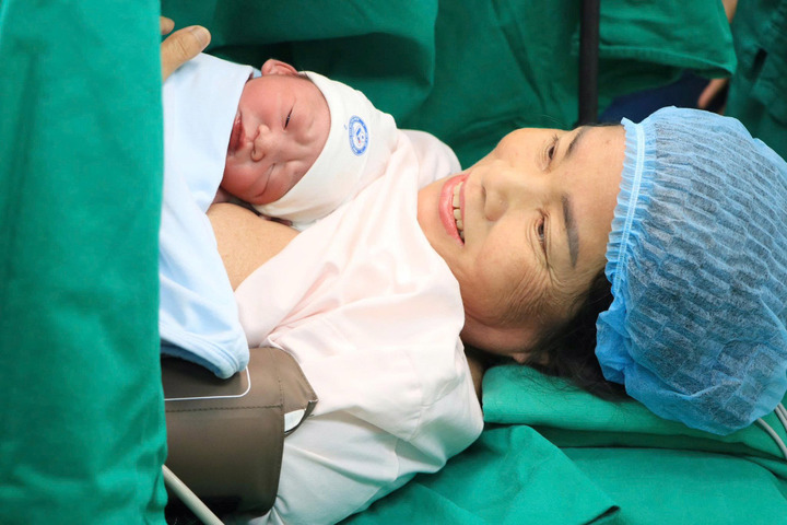 Mắc nhiều bệnh nền, sản phụ 60 tuổi vẫn sinh con th&agrave;nh c&ocirc;ng- Ảnh 1.