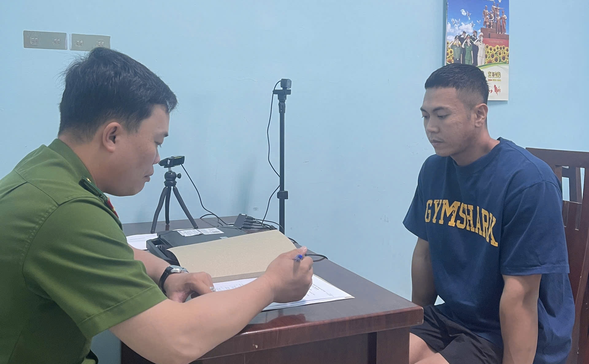 Thông tin mới vụ nam thanh niên hành hung nữ shipper giữa đường ở TP.HCM- Ảnh 1. Thông tin mới vụ nam thanh niên hành hung nữ shipper giữa đường ở TP.HCM- Ảnh 1.