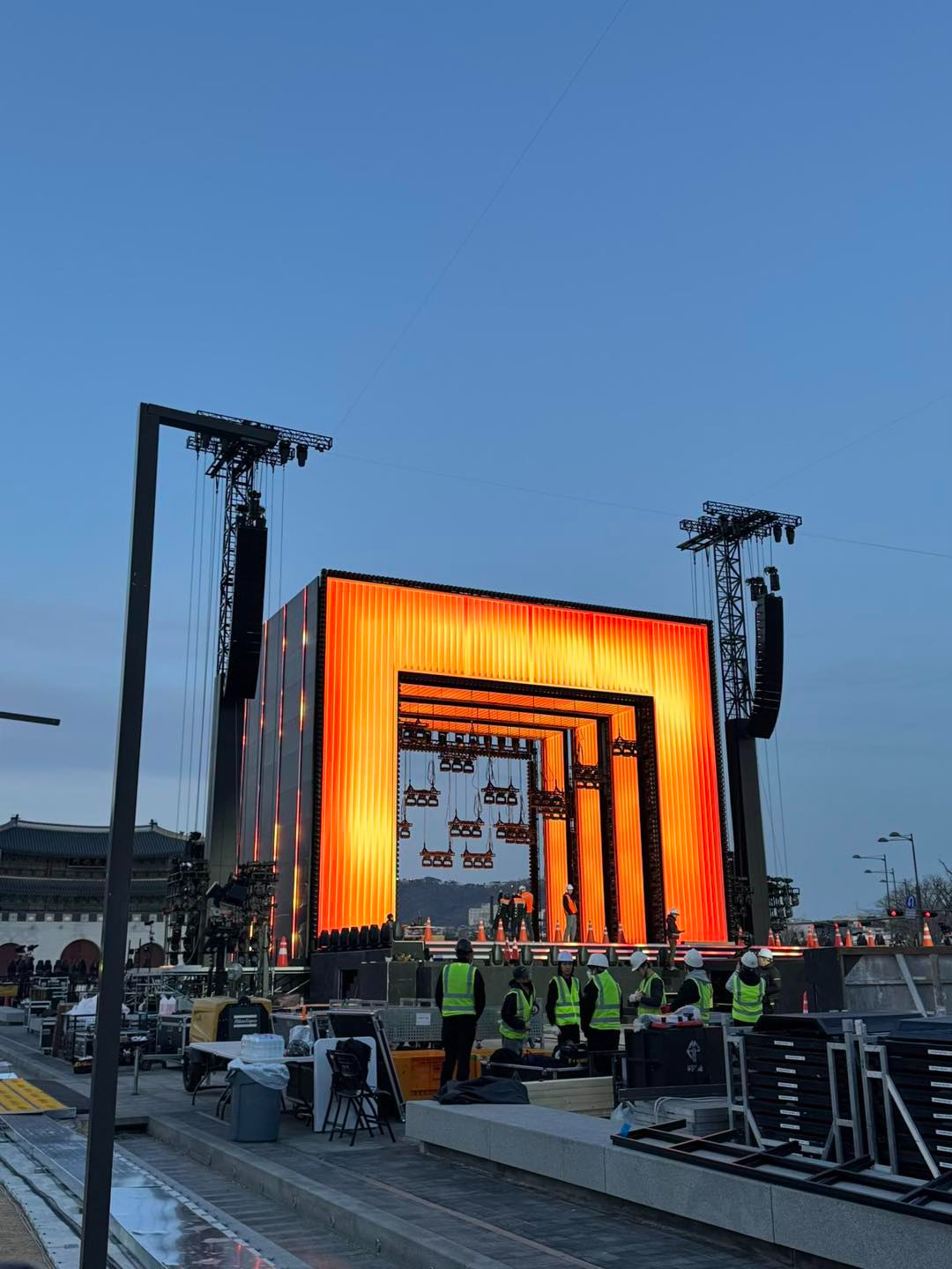 &ldquo;BTS đi đ&acirc;u m&agrave; b&acirc;y giờ mới comeback&rdquo;, &ldquo;C&oacute; diễn free thật kh&ocirc;ng?&rdquo;&hellip;: Loạt thảo luận của netizen Việt, H&agrave;n l&ecirc;n xu hướng ng&agrave;y &ldquo;nh&agrave; vua trở lại&rdquo;- Ảnh 6.