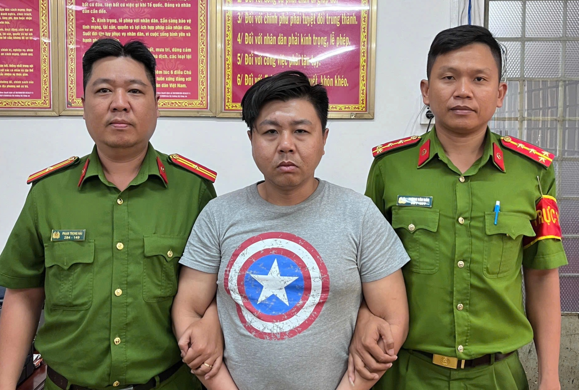 Khởi tố, bắt tạm giam&nbsp;B&ugrave;i Quang Hiếu - người đ&agrave;n &ocirc;ng đập ph&aacute; đồ của nữ h&agrave;nh kh&aacute;ch trước nh&agrave; ga T3- Ảnh 1.